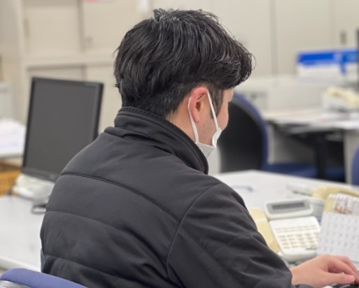 先輩社員の仕事風景